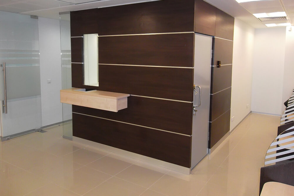 Дверь для кассы банка