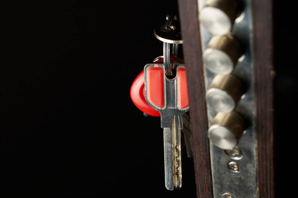 Дверной замок с ключами внутри