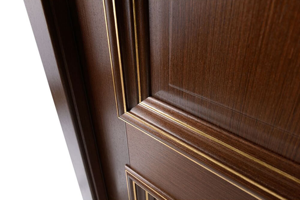 Шпонированная дверь комнаты