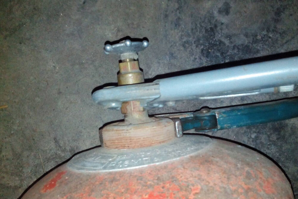 Снятиие вентиля газовым ключом